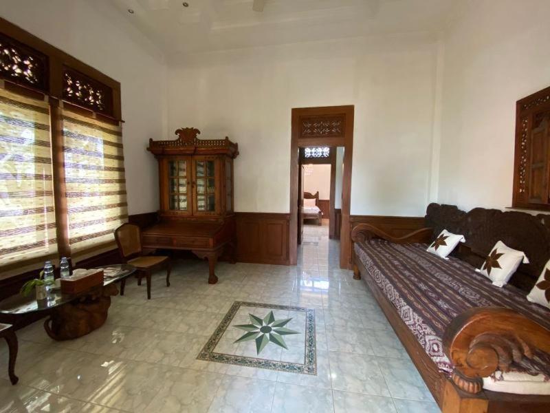 Rumah Pesik Art Heritage Gondowulung Exterior photo