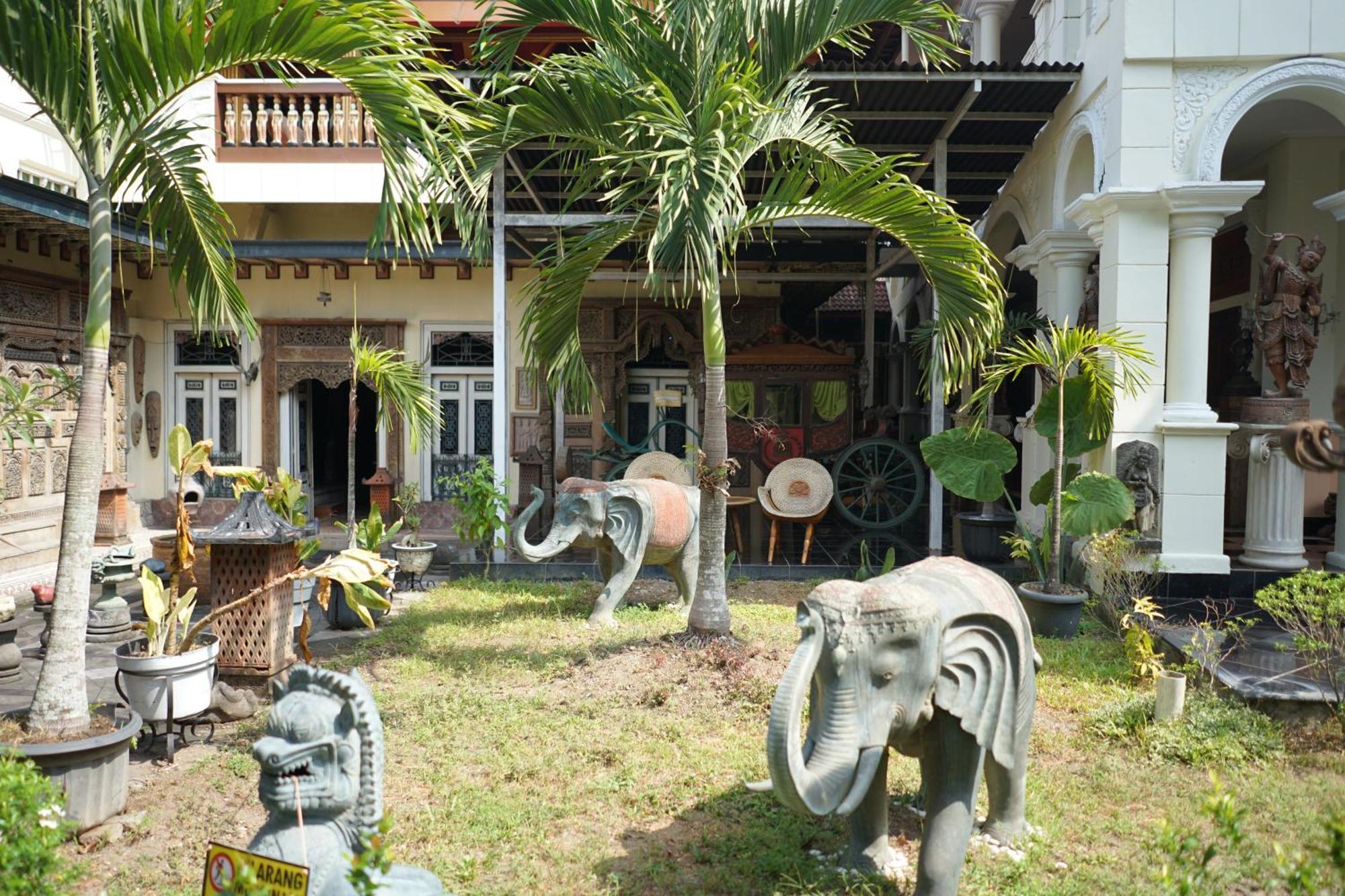 Rumah Pesik Art Heritage Gondowulung Exterior photo